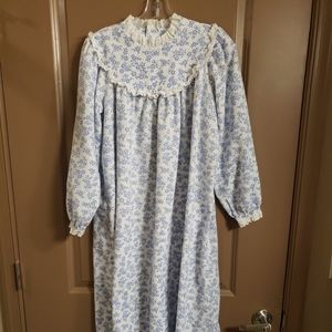 LL Bean  Vintage Women Nightgown Size S/M
